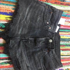 nwot levi’s distressed denim shorts